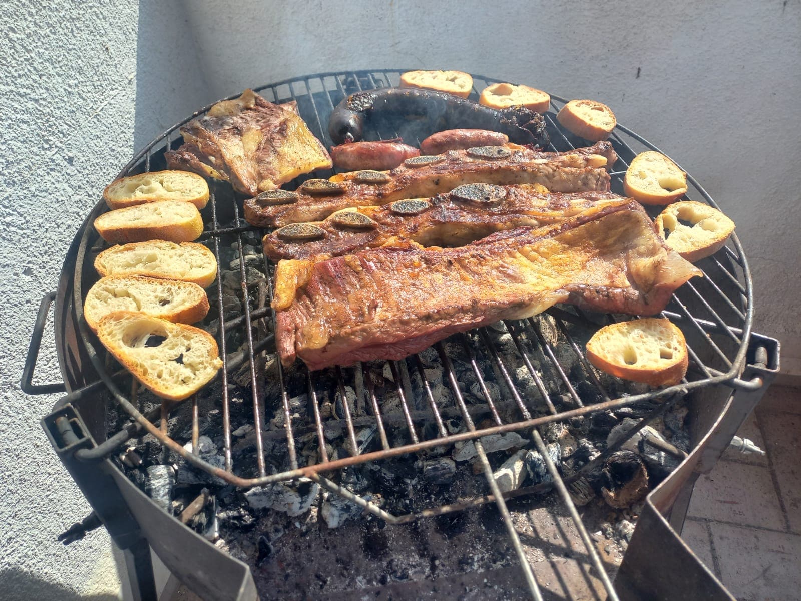 Terraza con barbacoa en el centro histórico de Badalona